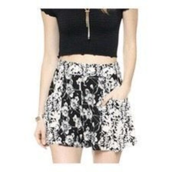 Free People Boho Shorts Size 4 Floral Print Side Zip Pockets Flowy - Picture 2 of 11